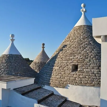 Masseria Trullo Sovrano Exclusive Bed and breakfast 4*