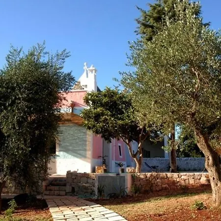 Masseria Trullo Sovrano Exclusive Bed and breakfast 4*