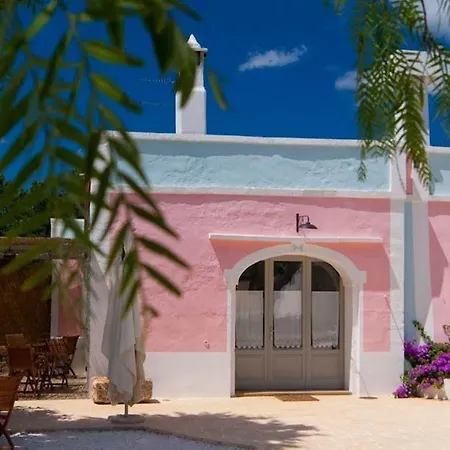 Masseria Trullo Sovrano Exclusive Bed and breakfast 4*