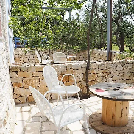 Masseria Trullo Sovrano Exclusive Bed and breakfast 4*